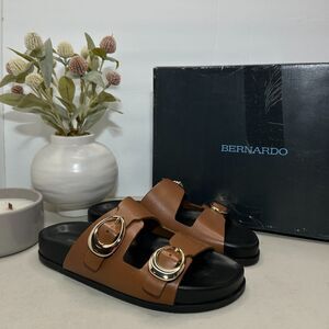 Bernardo Evie Leather Buckle Flat Sandals Luggage Brown SA48A Women's US 6M NWB